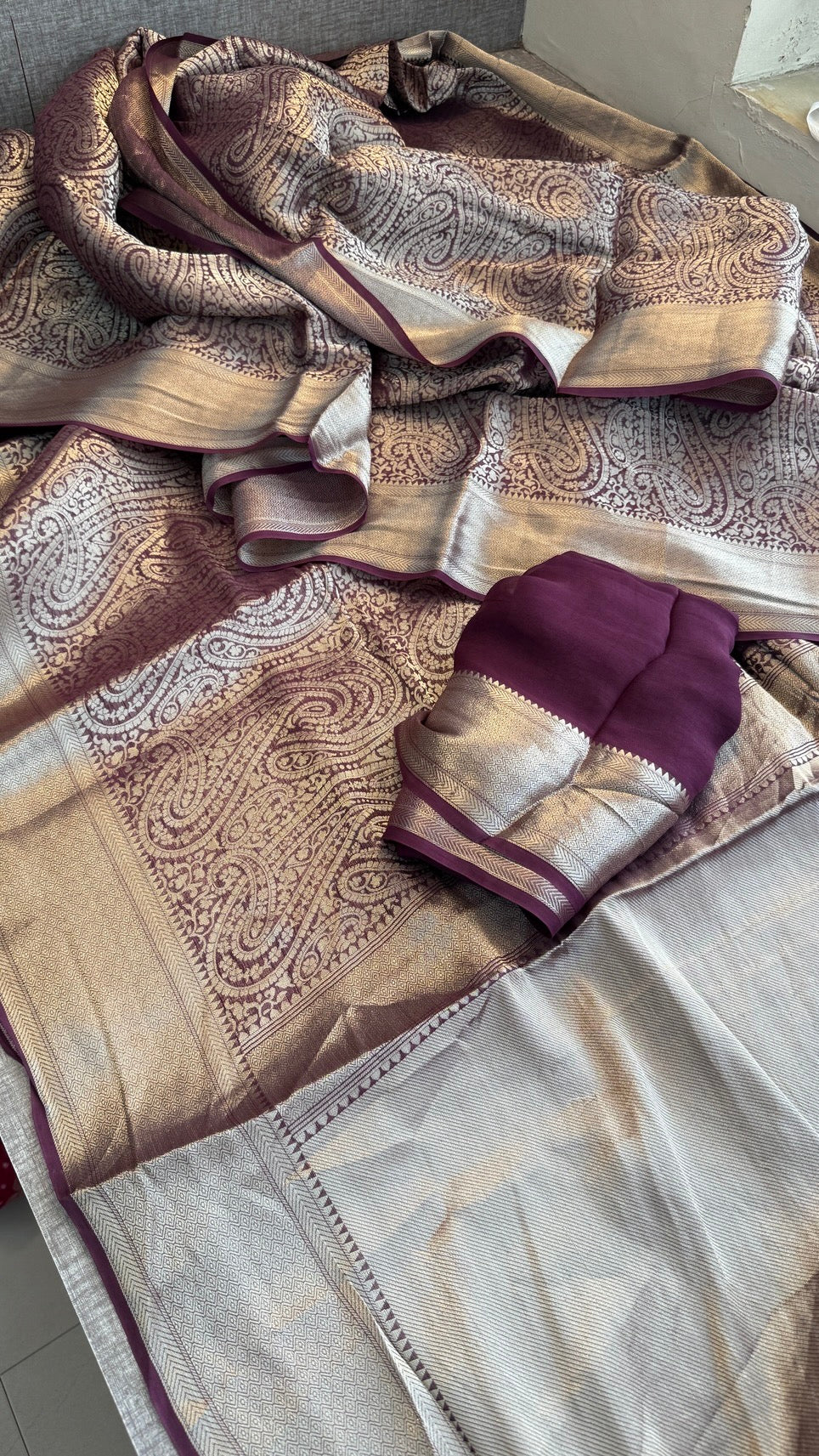 Khaddi Georgette Banarasi Weaving Saree with Elegant Zari Border – Soft Festive Drape