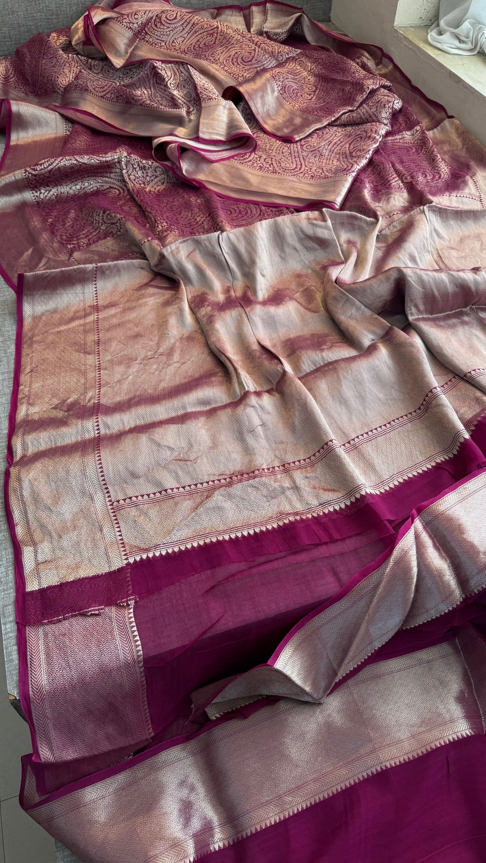 Khaddi Georgette Banarasi Weaving Saree with Elegant Zari Border – Soft Festive Drape