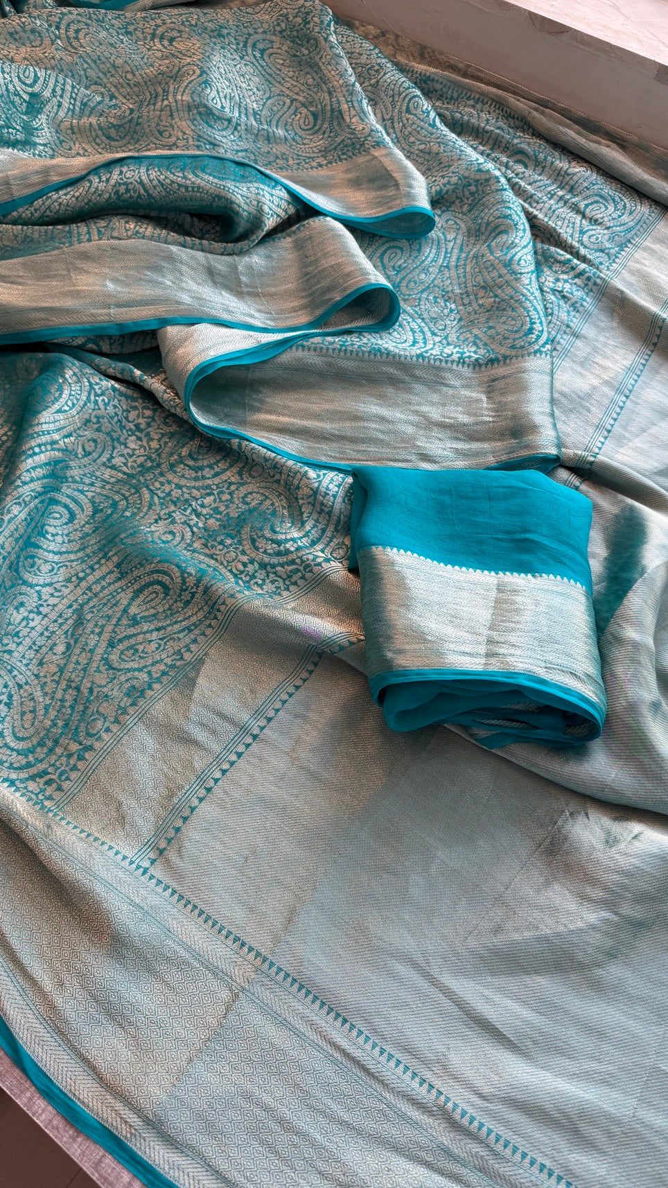 Khaddi Georgette Banarasi Weaving Saree with Elegant Zari Border – Soft Festive Drape