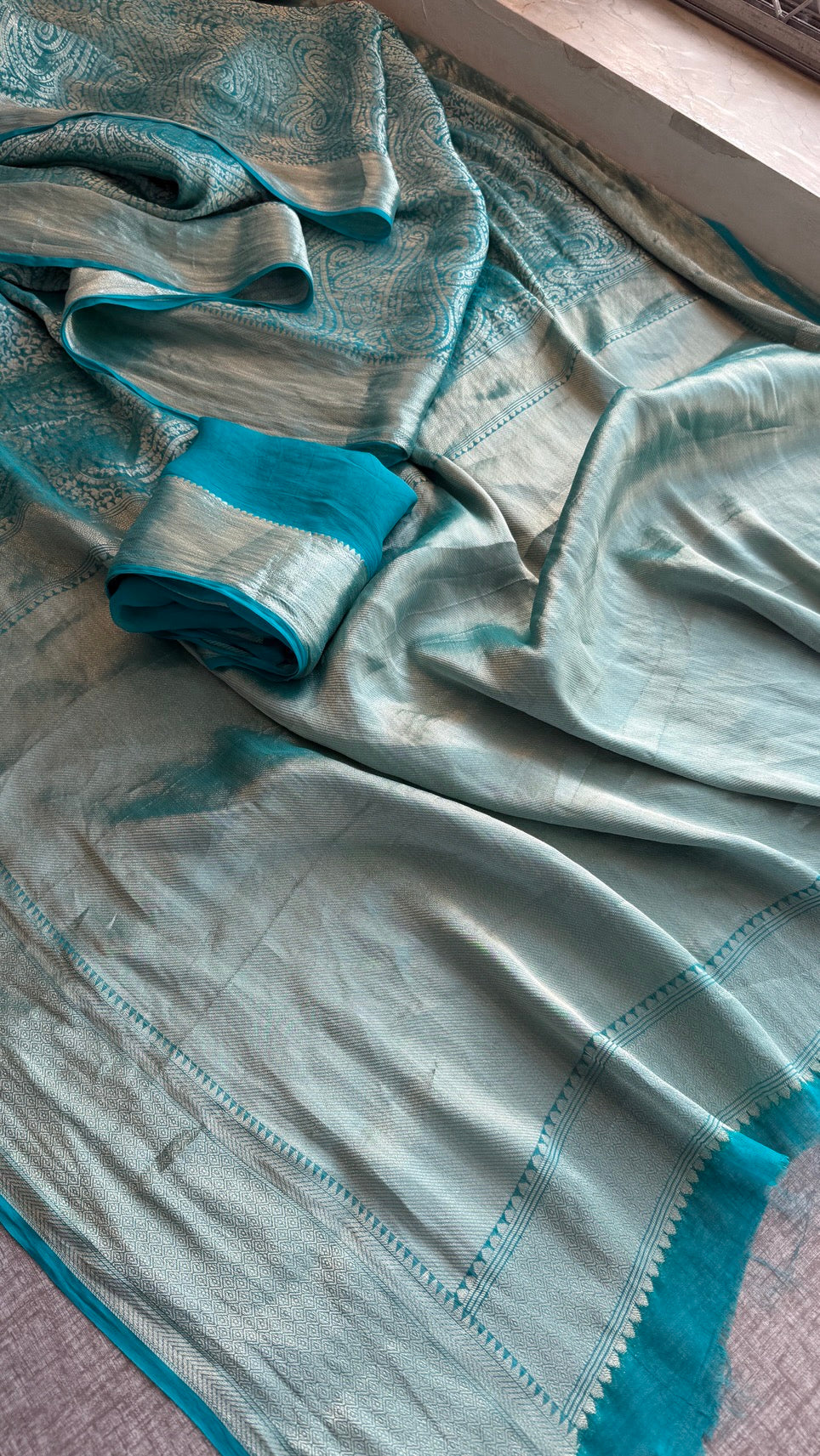 Khaddi Georgette Banarasi Weaving Saree with Elegant Zari Border – Soft Festive Drape