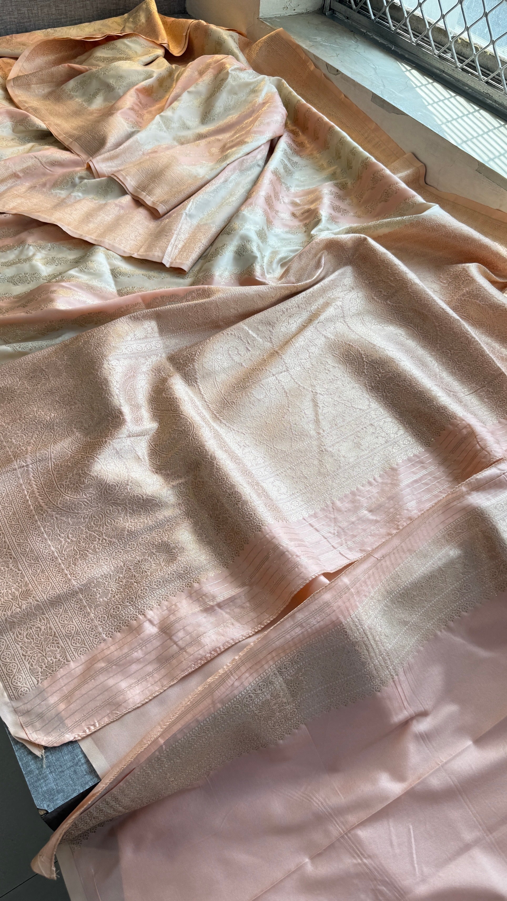 Soft Munga Silk Meena Banarasi Weaving Saree – Classic Royal Banarasi Elegance