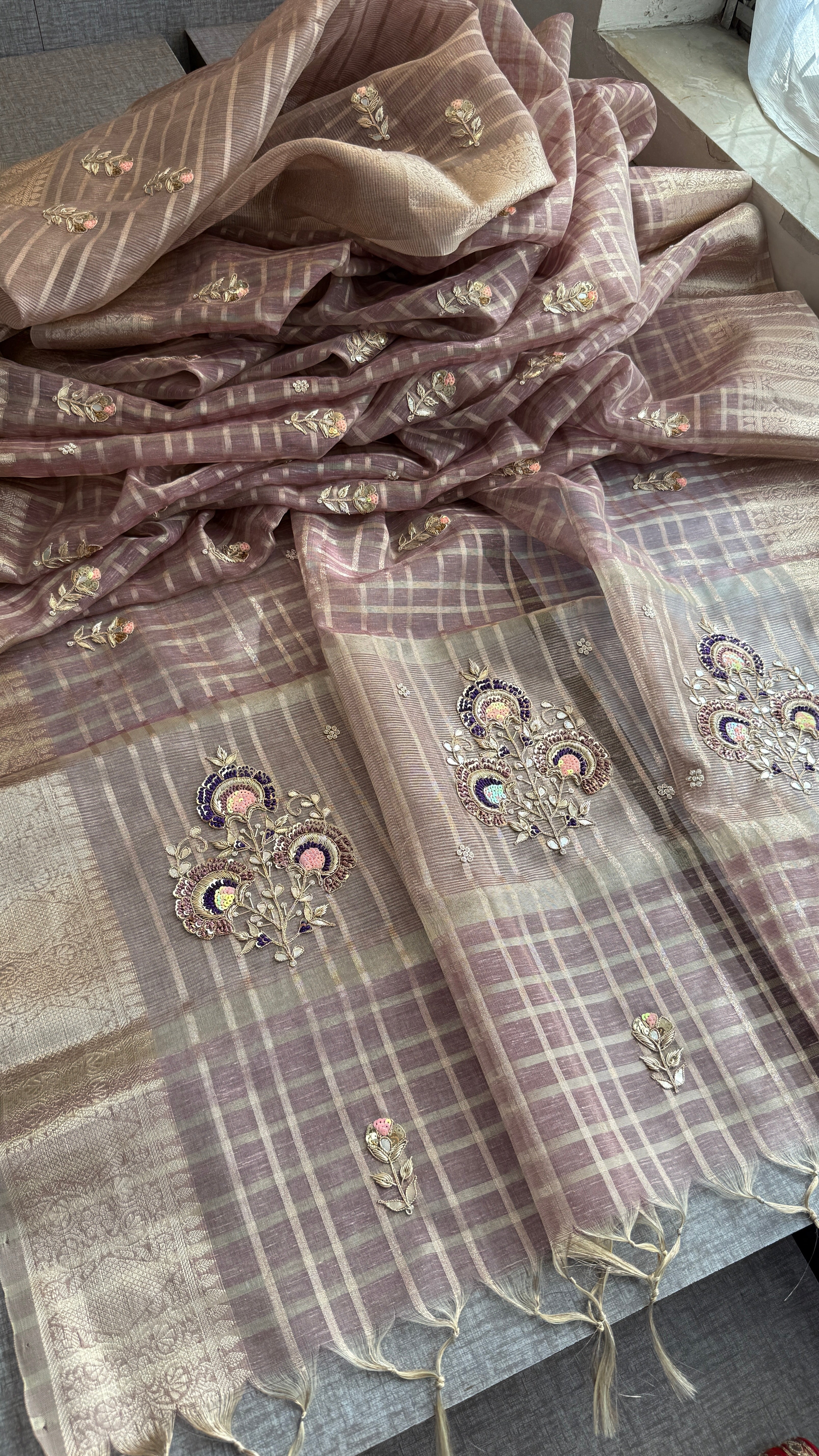 Pure soft tissue silk with checks pattern