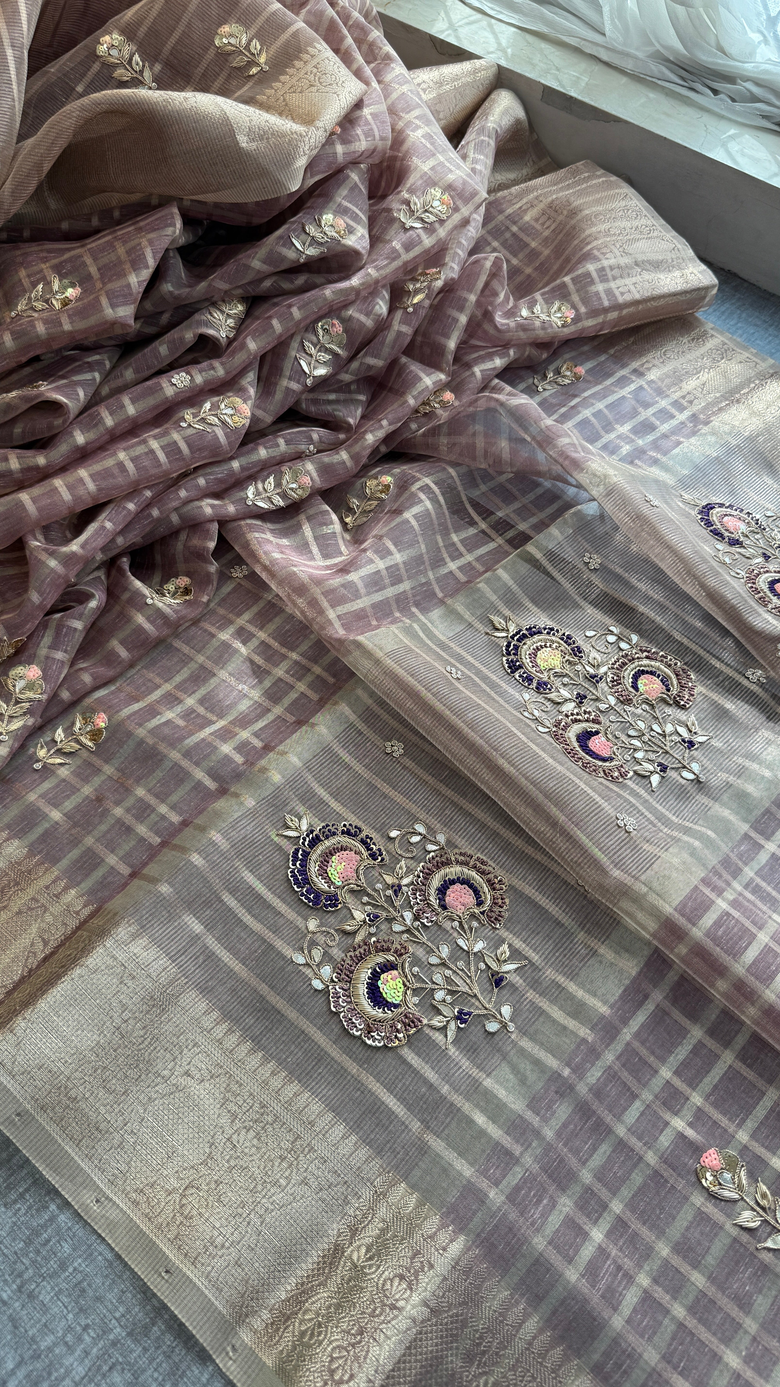 Pure soft tissue silk with checks pattern