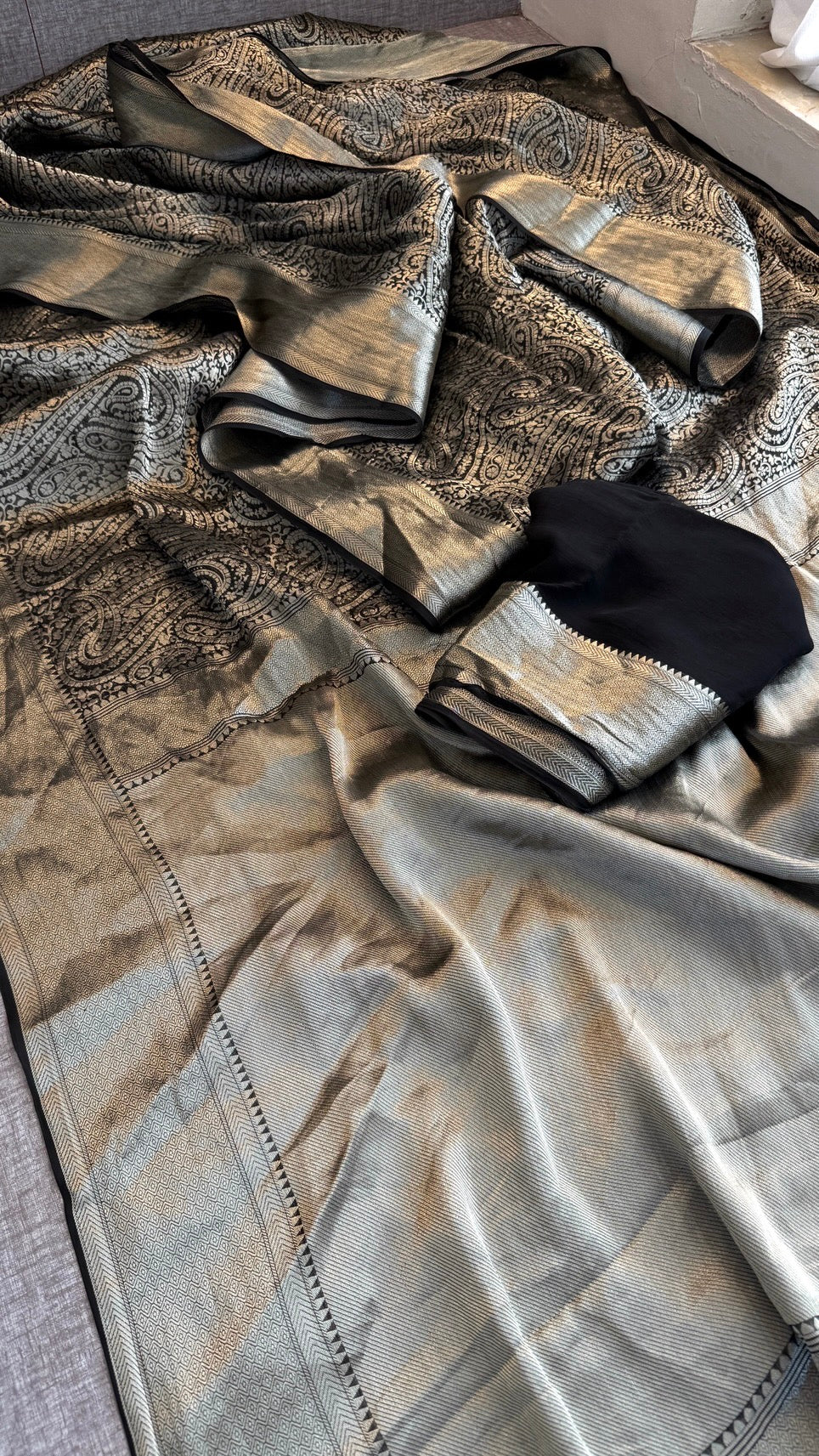 Khaddi Georgette Banarasi Weaving Saree with Elegant Zari Border – Soft Festive Drape