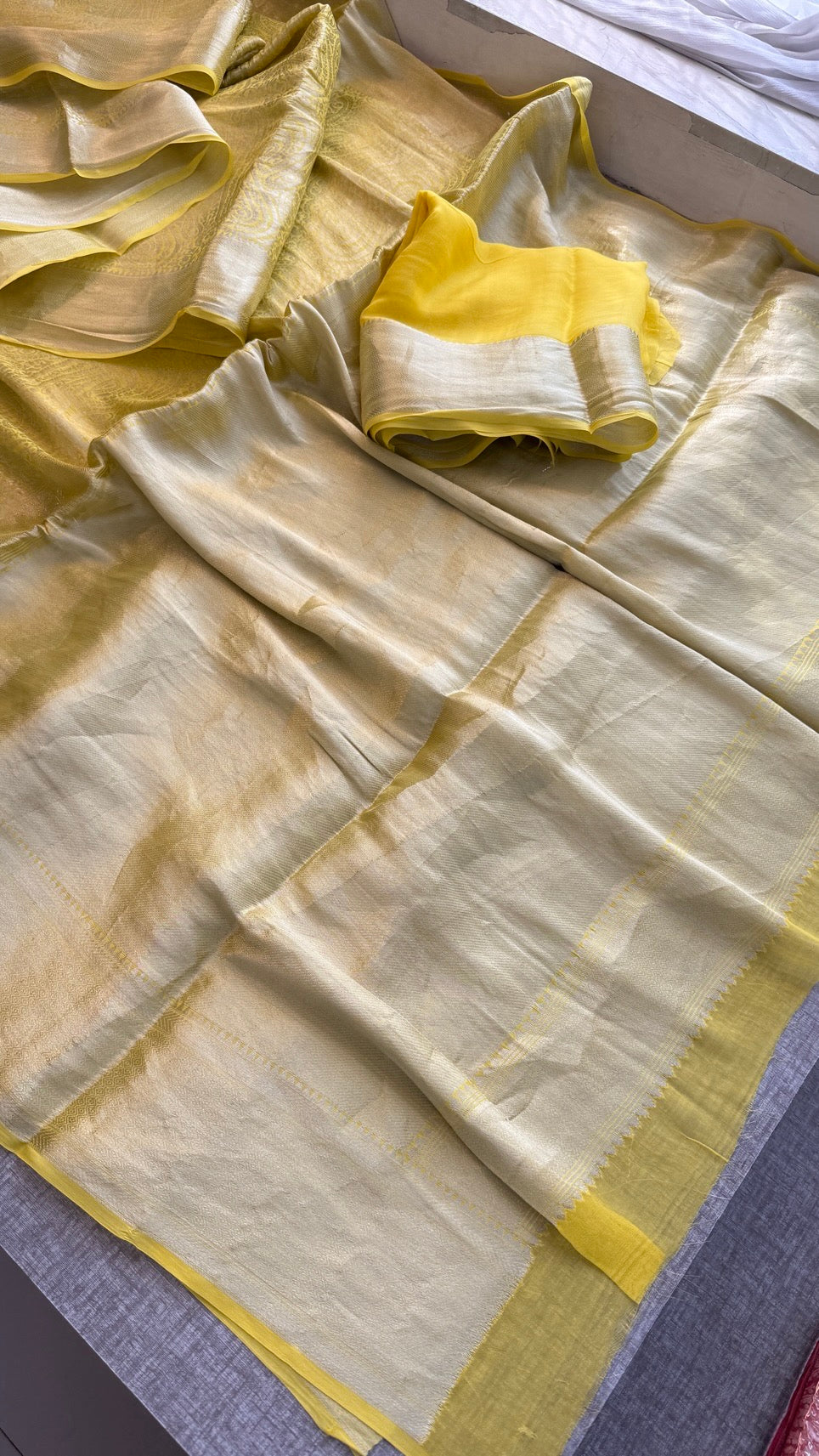 Khaddi Georgette Banarasi Weaving Saree with Elegant Zari Border – Soft Festive Drape