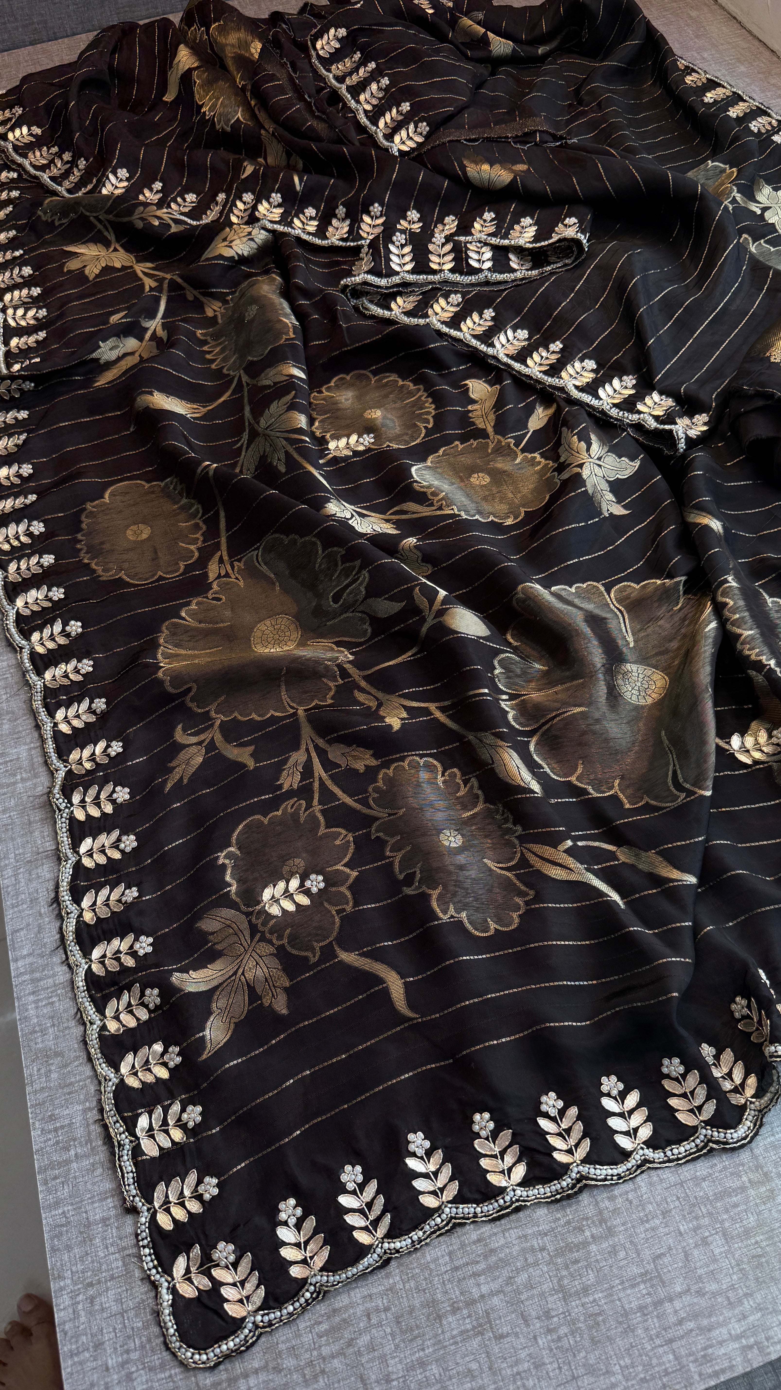 Munga silk saree with scallop border
