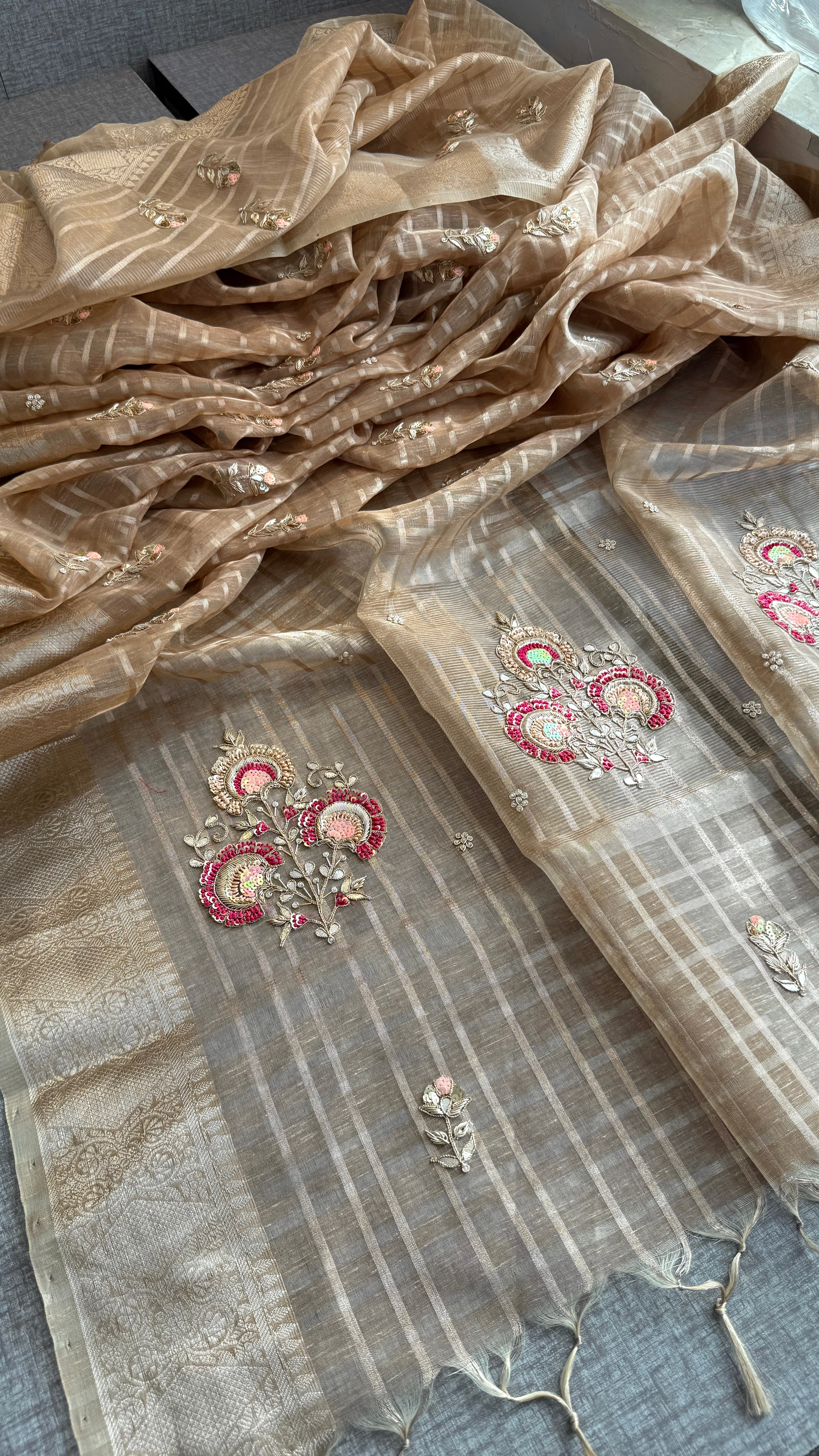 Pure soft tissue silk with checks pattern