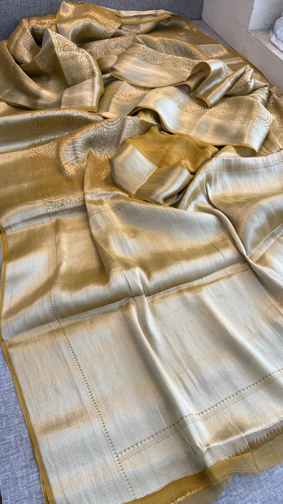 Khaddi Georgette Banarasi Weaving Saree with Elegant Zari Border – Soft Festive Drape