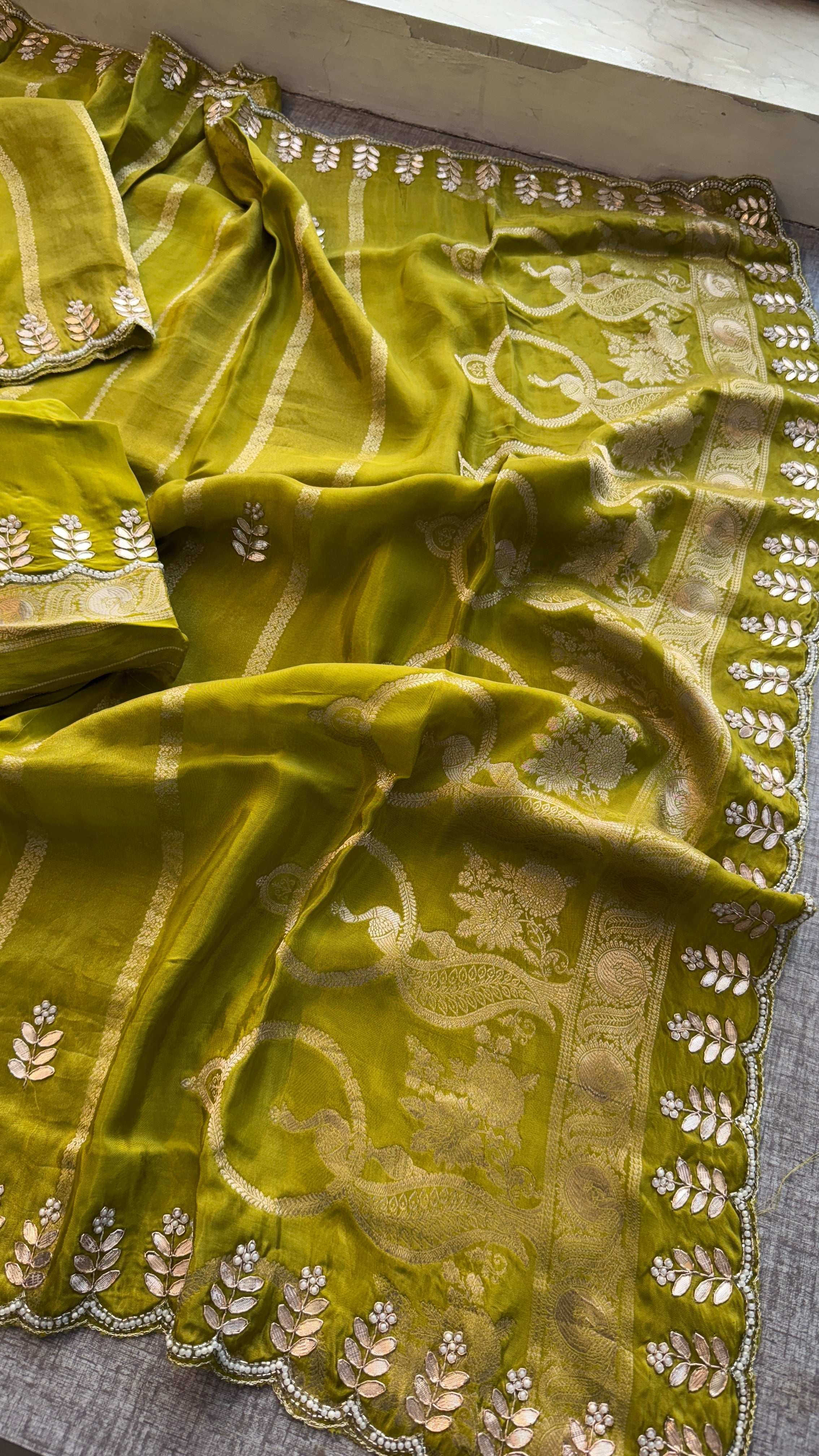 Munga silk saree with scallop border
