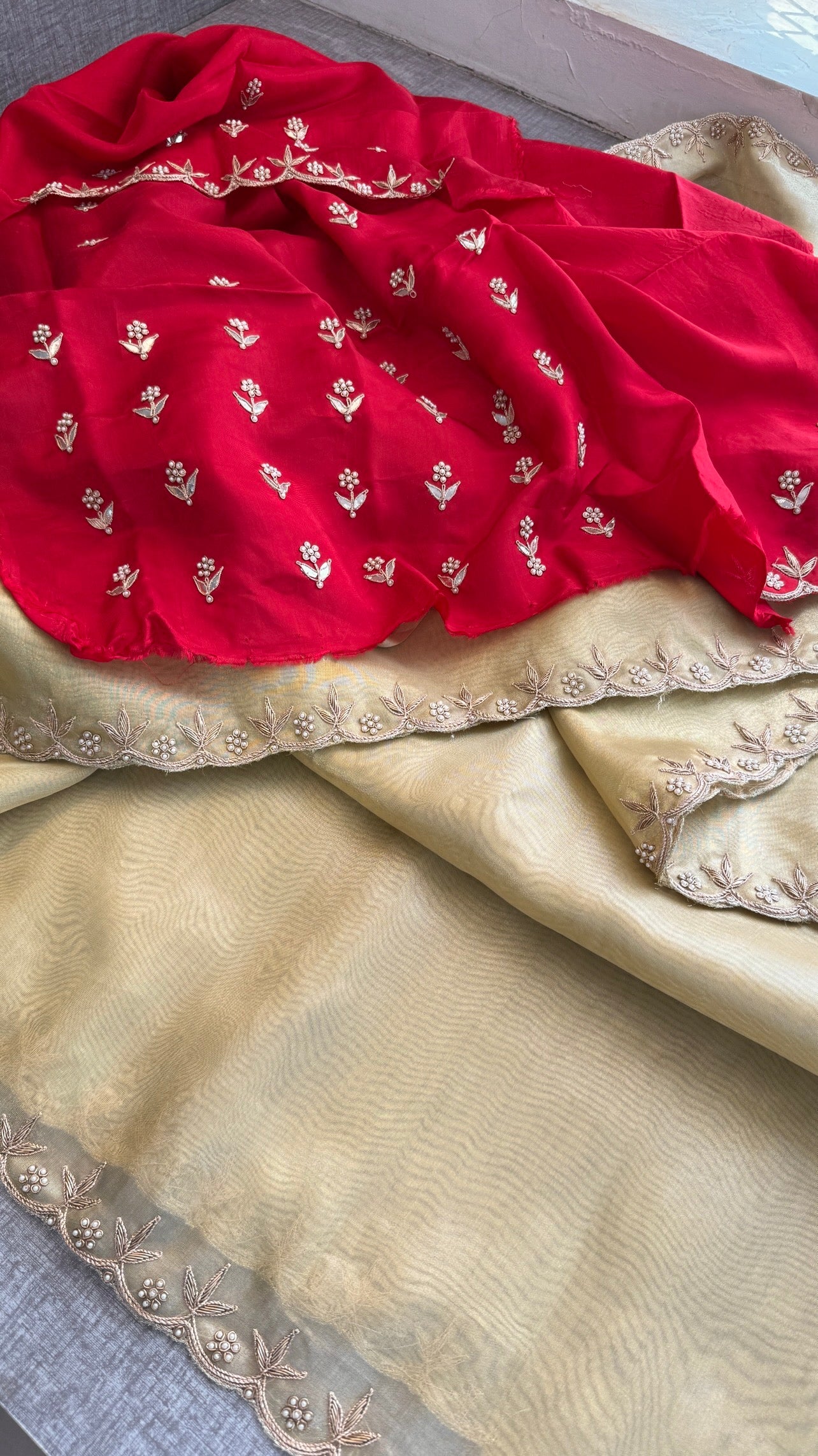 Tissue silk Saree with scallop border all over the Saree