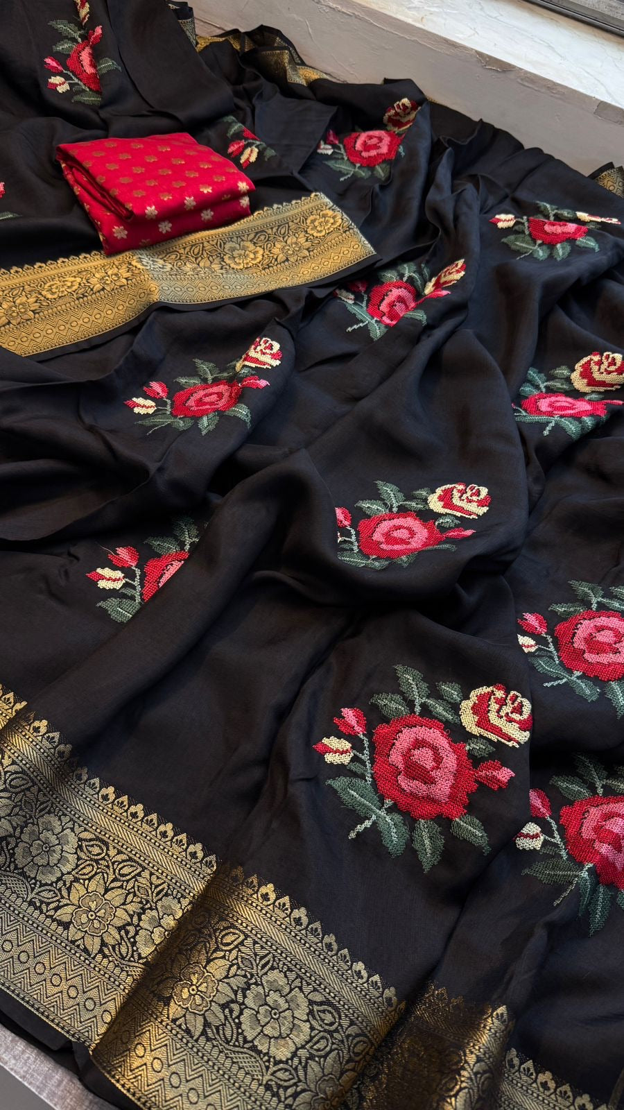 Elegant Soft Munga Silk Banarasi Saree with Multi-Thread Embroidery & Rich Zari Weaving