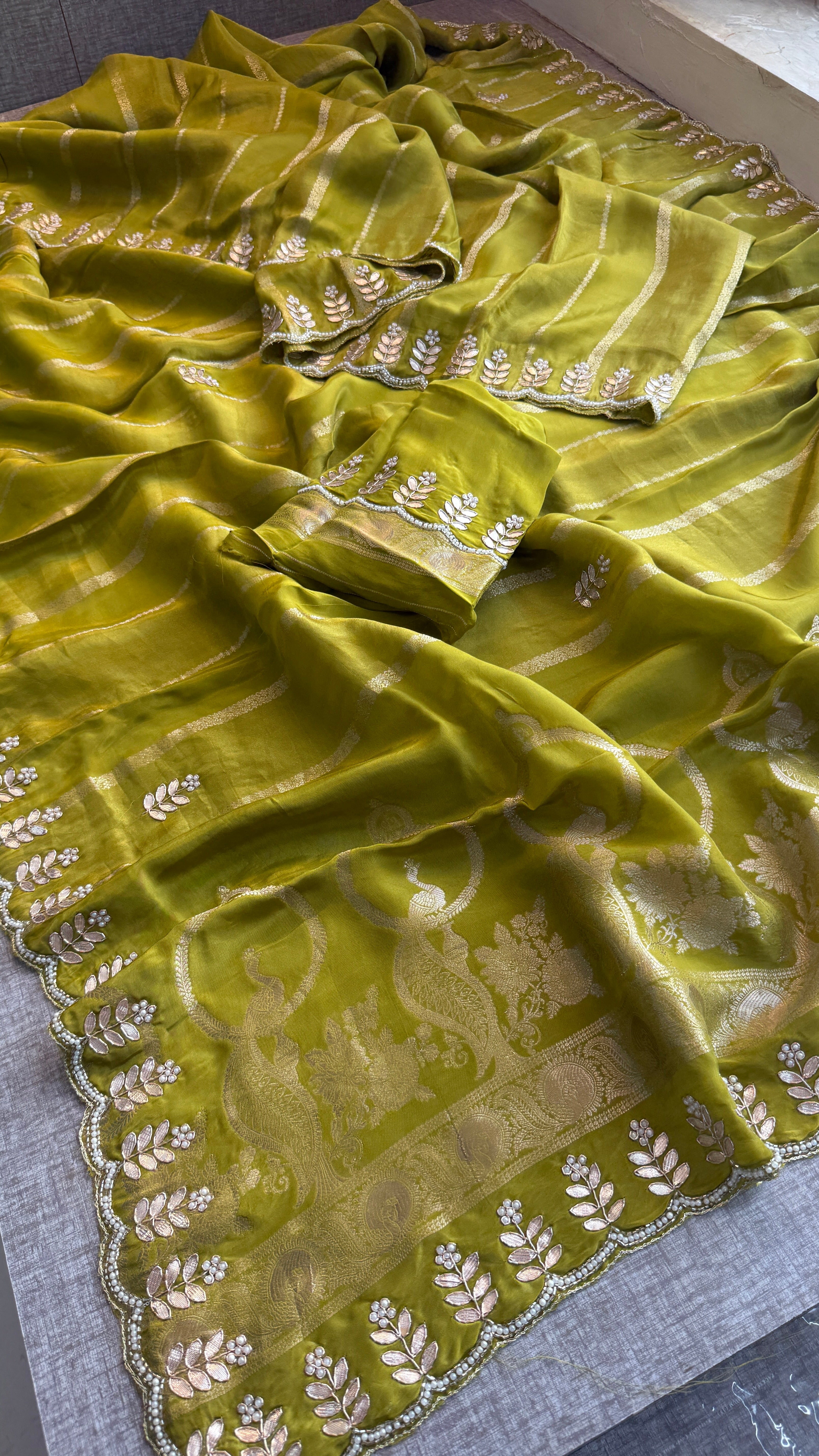 Munga silk saree with scallop border