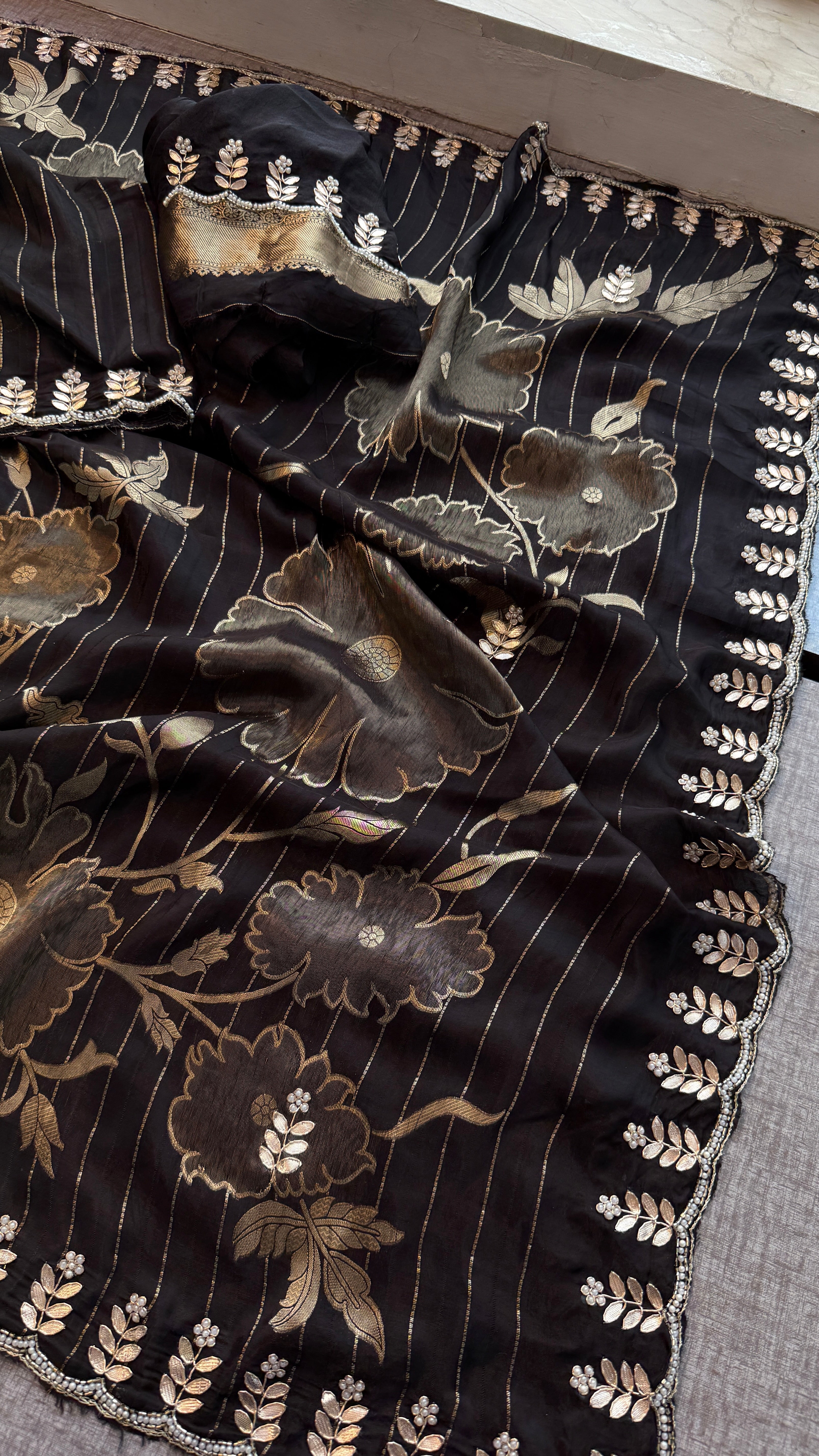Munga silk saree with scallop border
