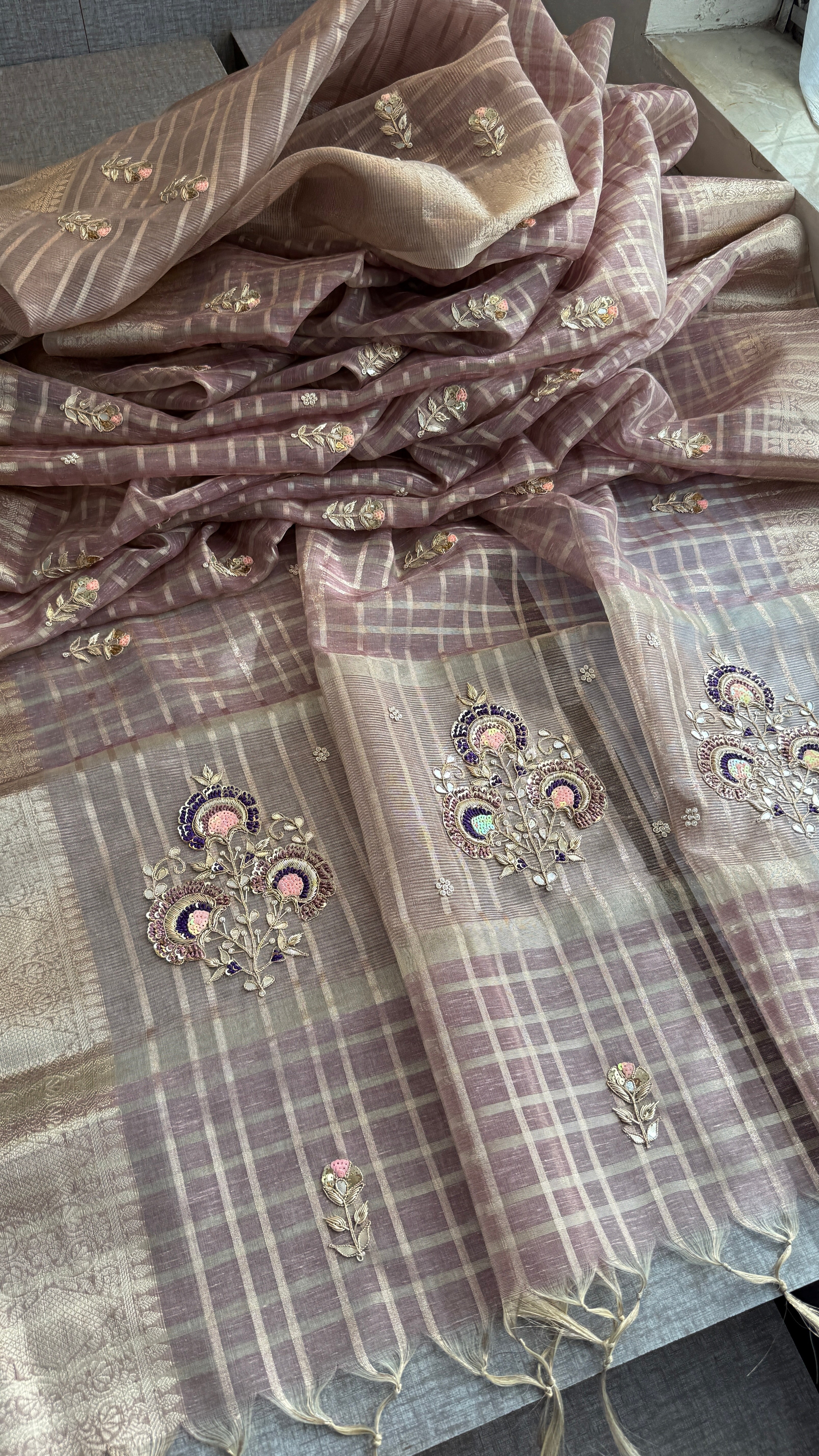 Pure soft tissue silk with checks pattern