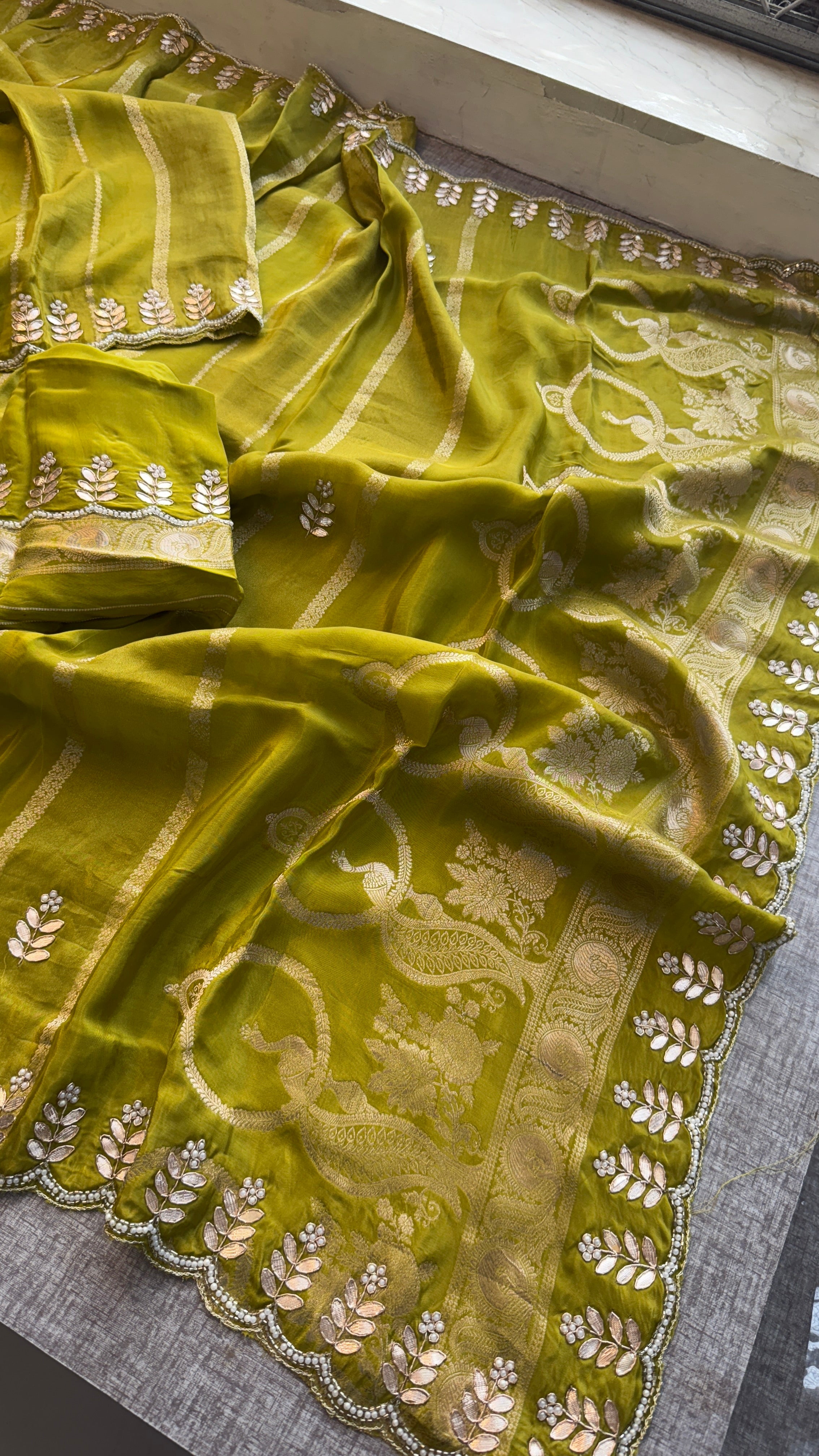 Munga silk saree with scallop border