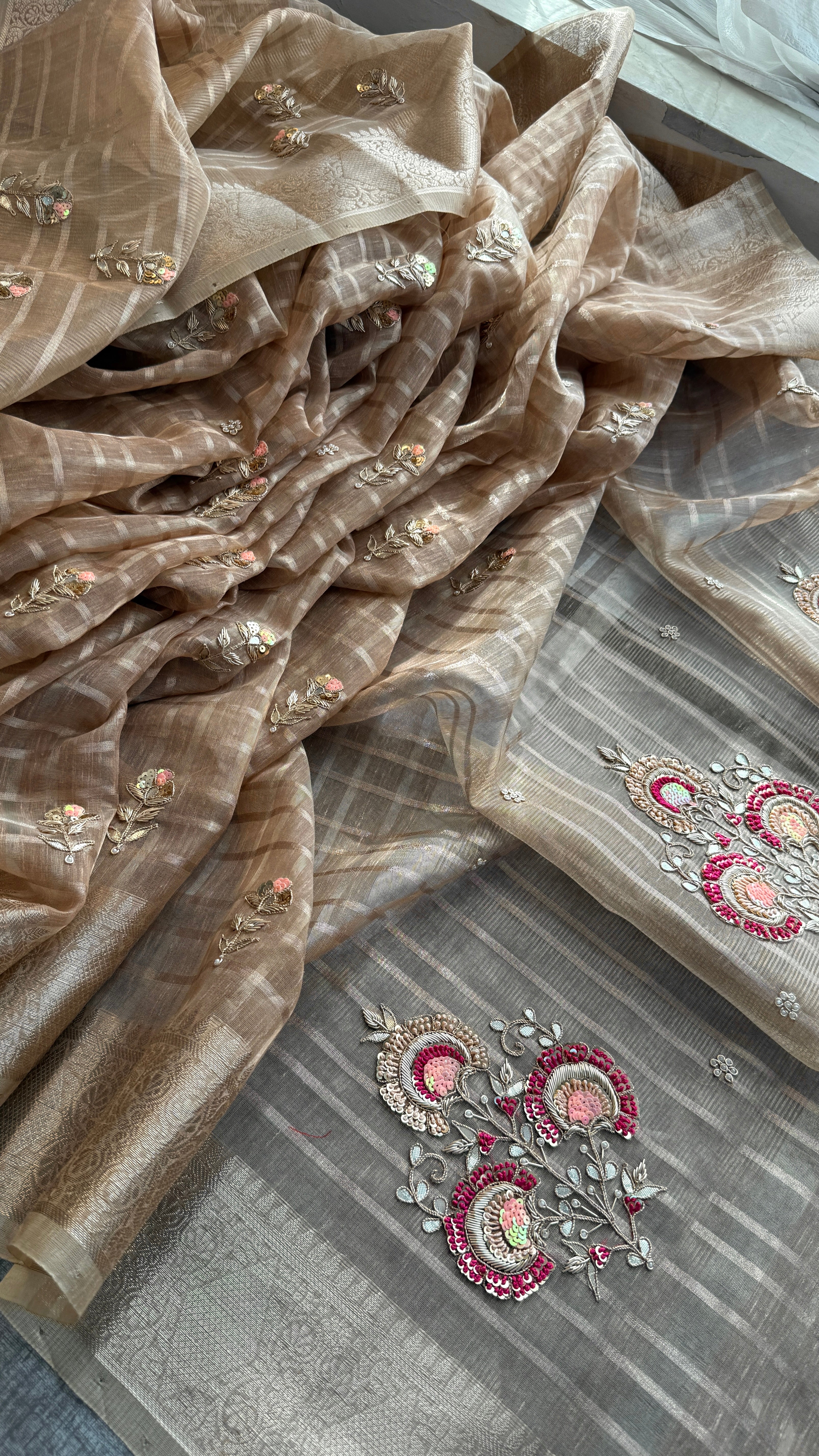 Pure soft tissue silk with checks pattern