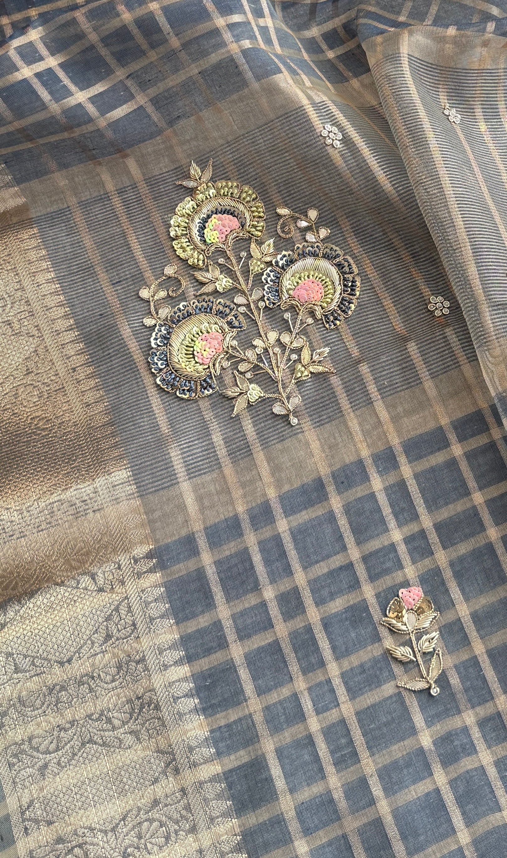 Pure soft tissue silk with checks pattern