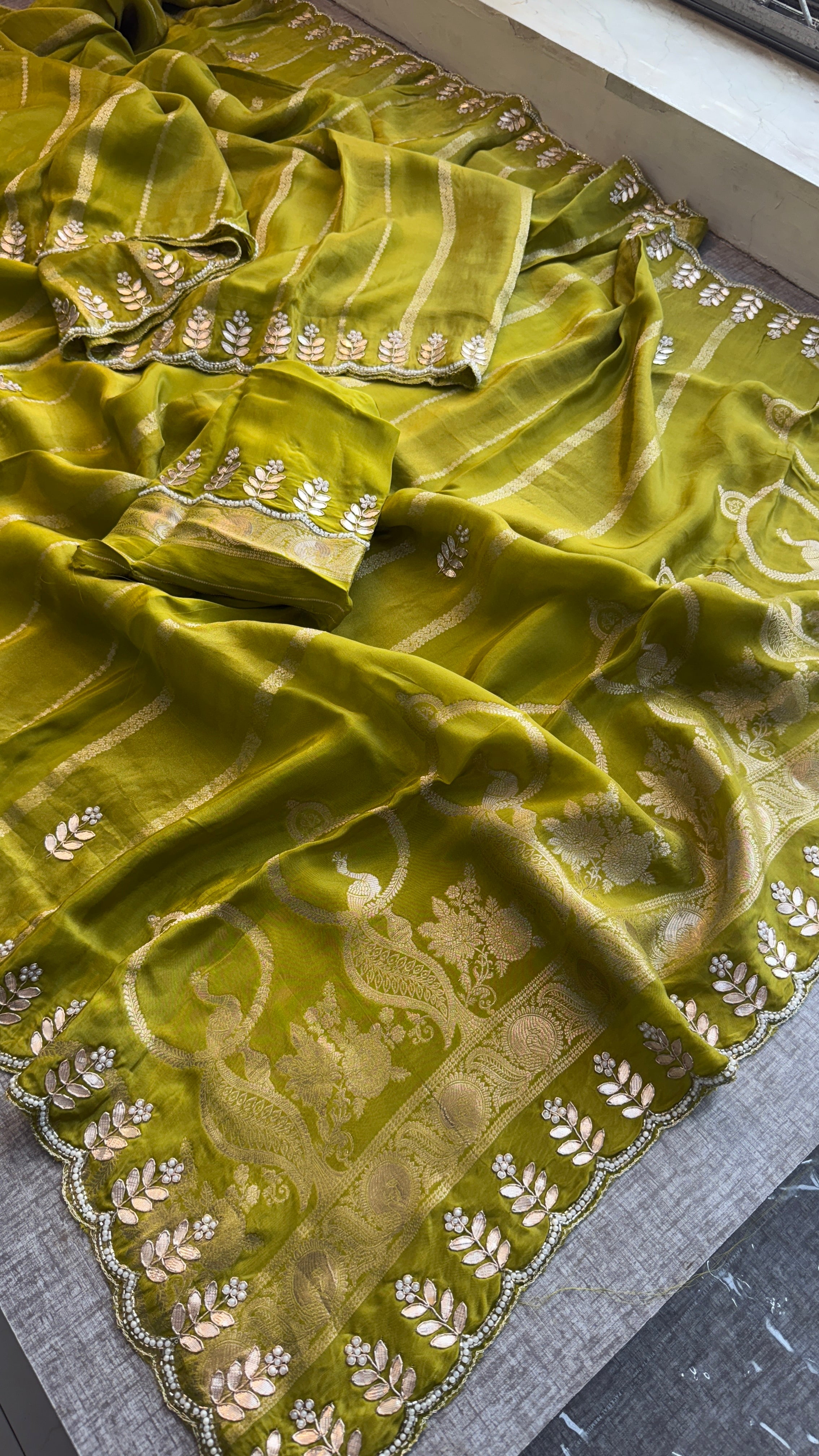 Munga silk saree with scallop border