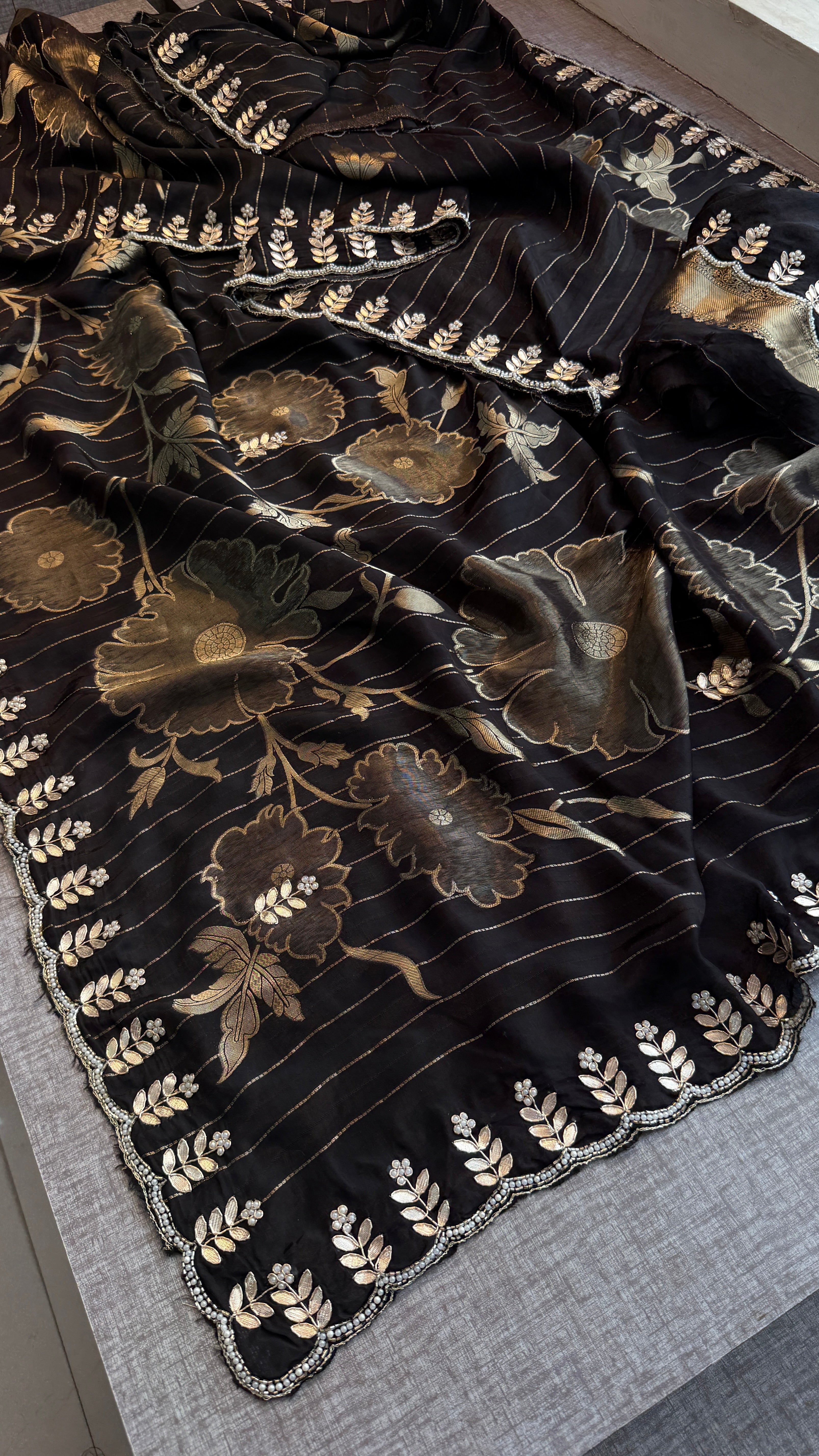Munga silk saree with scallop border