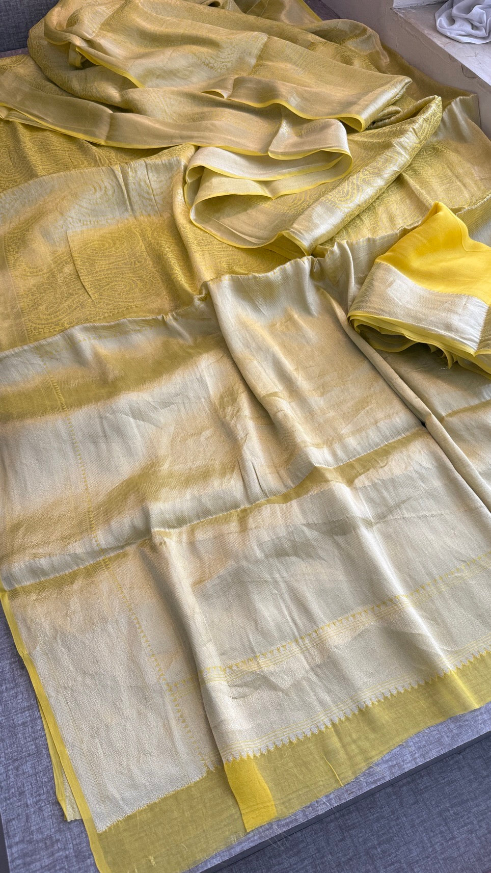 Khaddi Georgette Banarasi Weaving Saree with Elegant Zari Border – Soft Festive Drape
