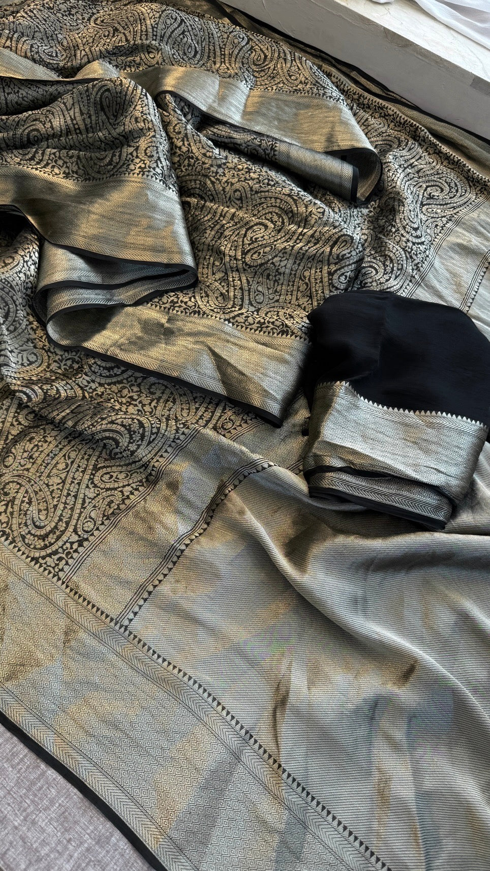 Khaddi Georgette Banarasi Weaving Saree with Elegant Zari Border – Soft Festive Drape