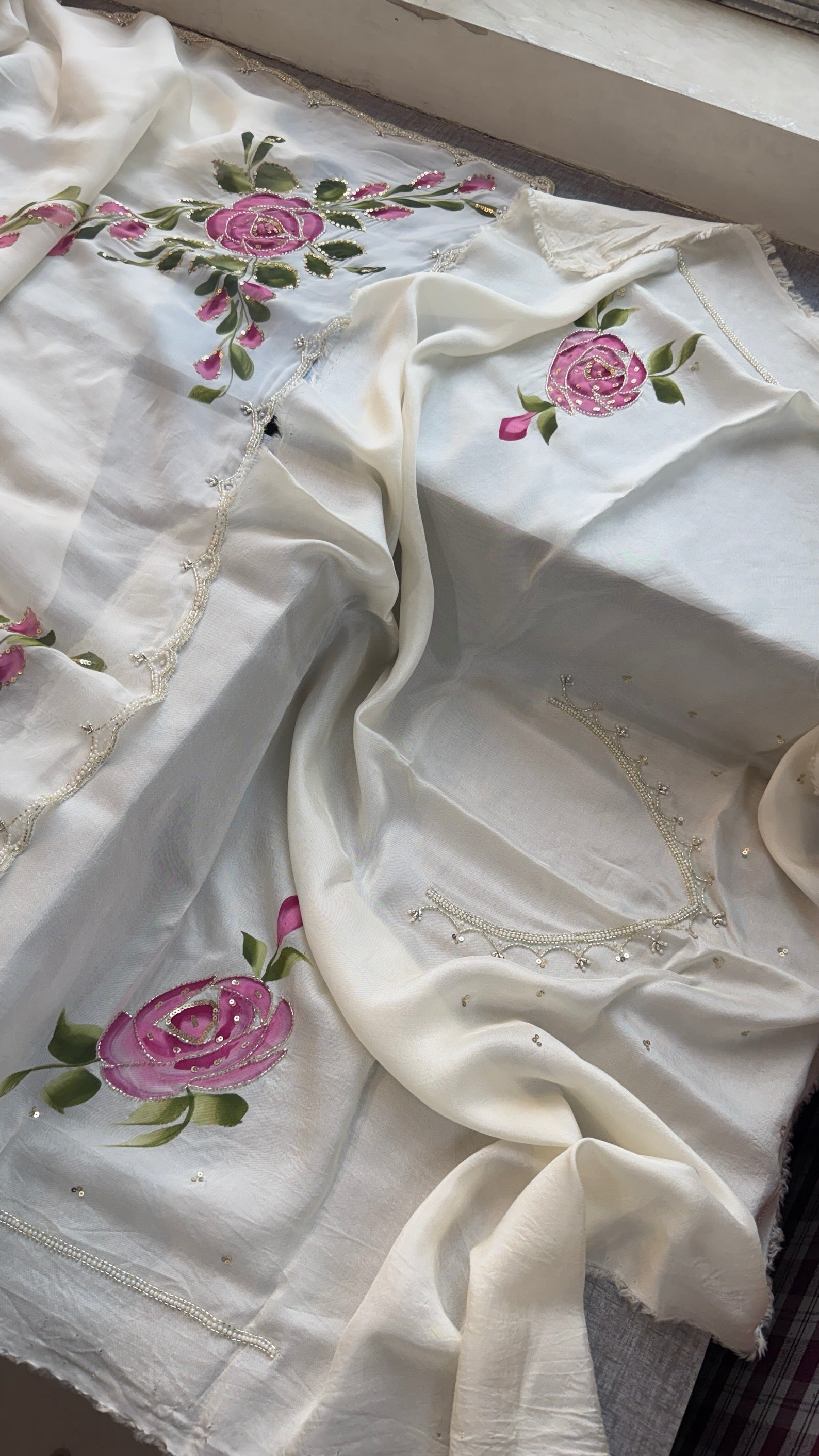 Pure Organza Hand-Painted Saree with Kutdana & Pearl Work
