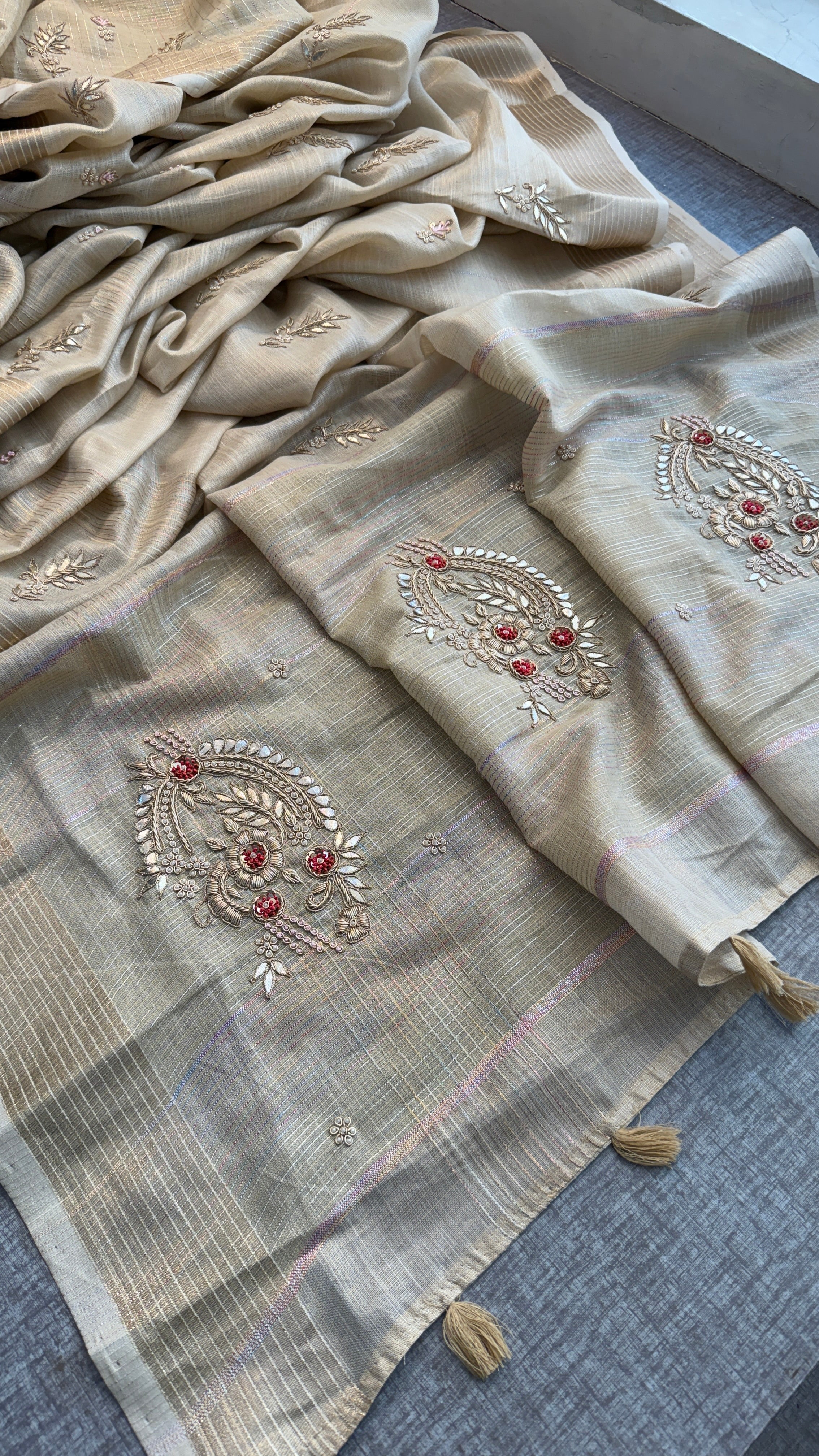 Pure soft tissue silk with checks pattern