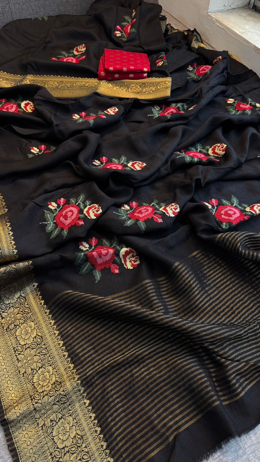Elegant Soft Munga Silk Banarasi Saree with Multi-Thread Embroidery & Rich Zari Weaving