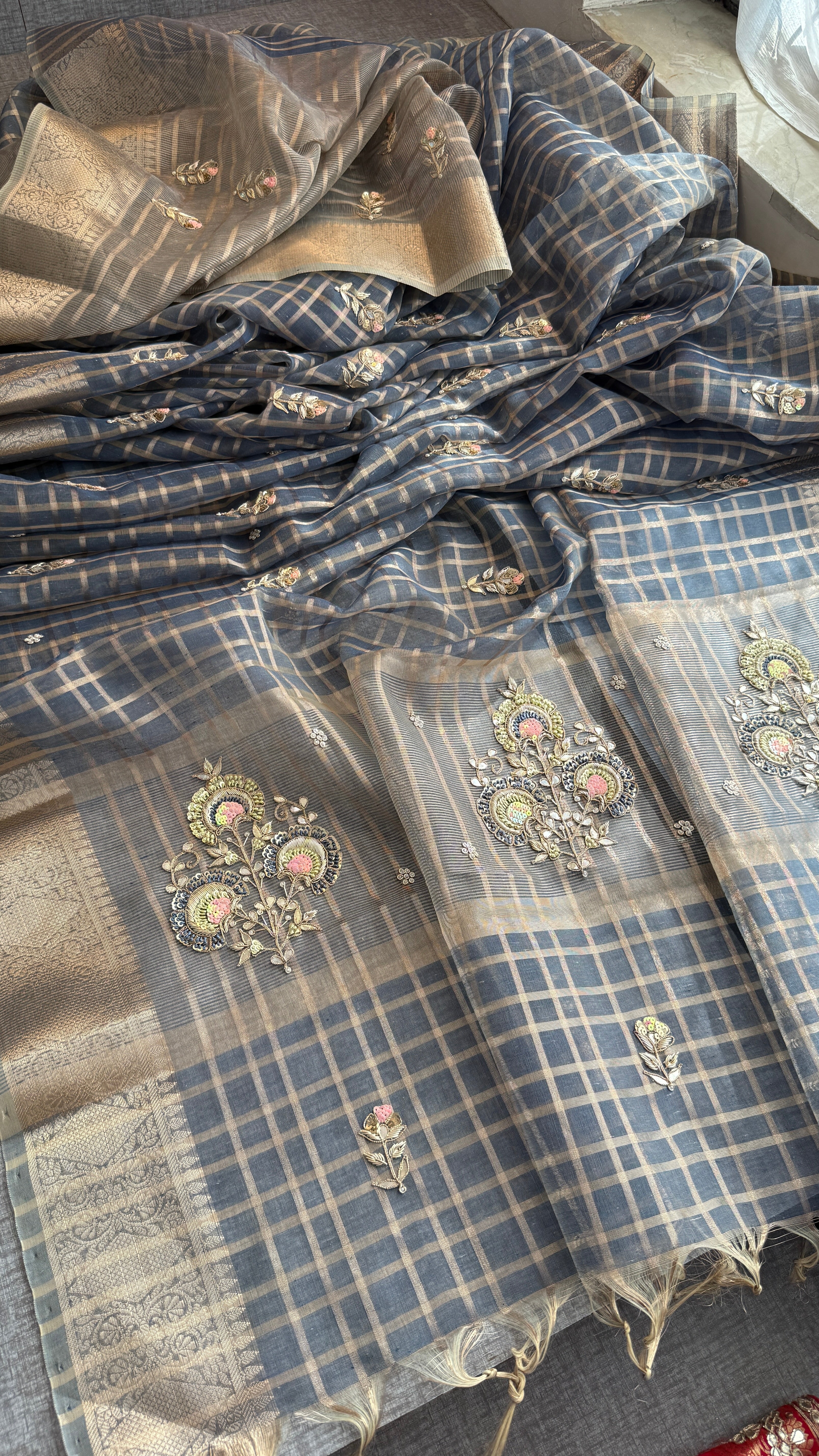 Pure soft tissue silk with checks pattern