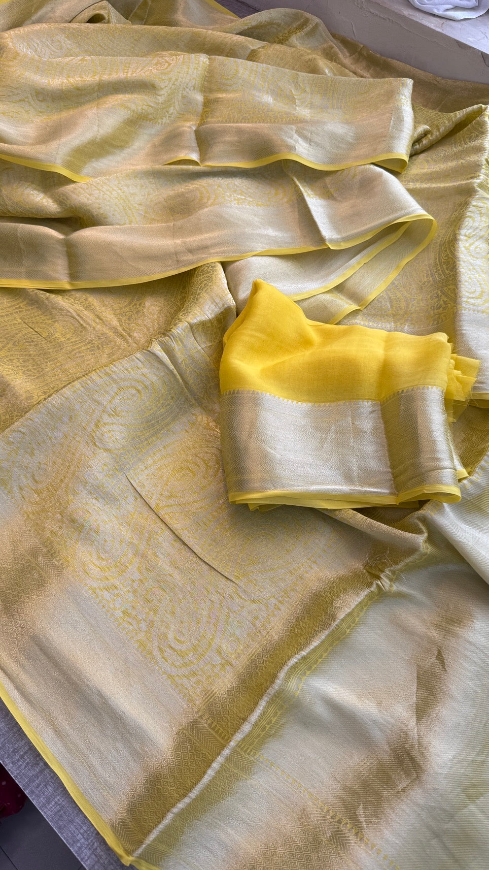 Khaddi Georgette Banarasi Weaving Saree with Elegant Zari Border – Soft Festive Drape
