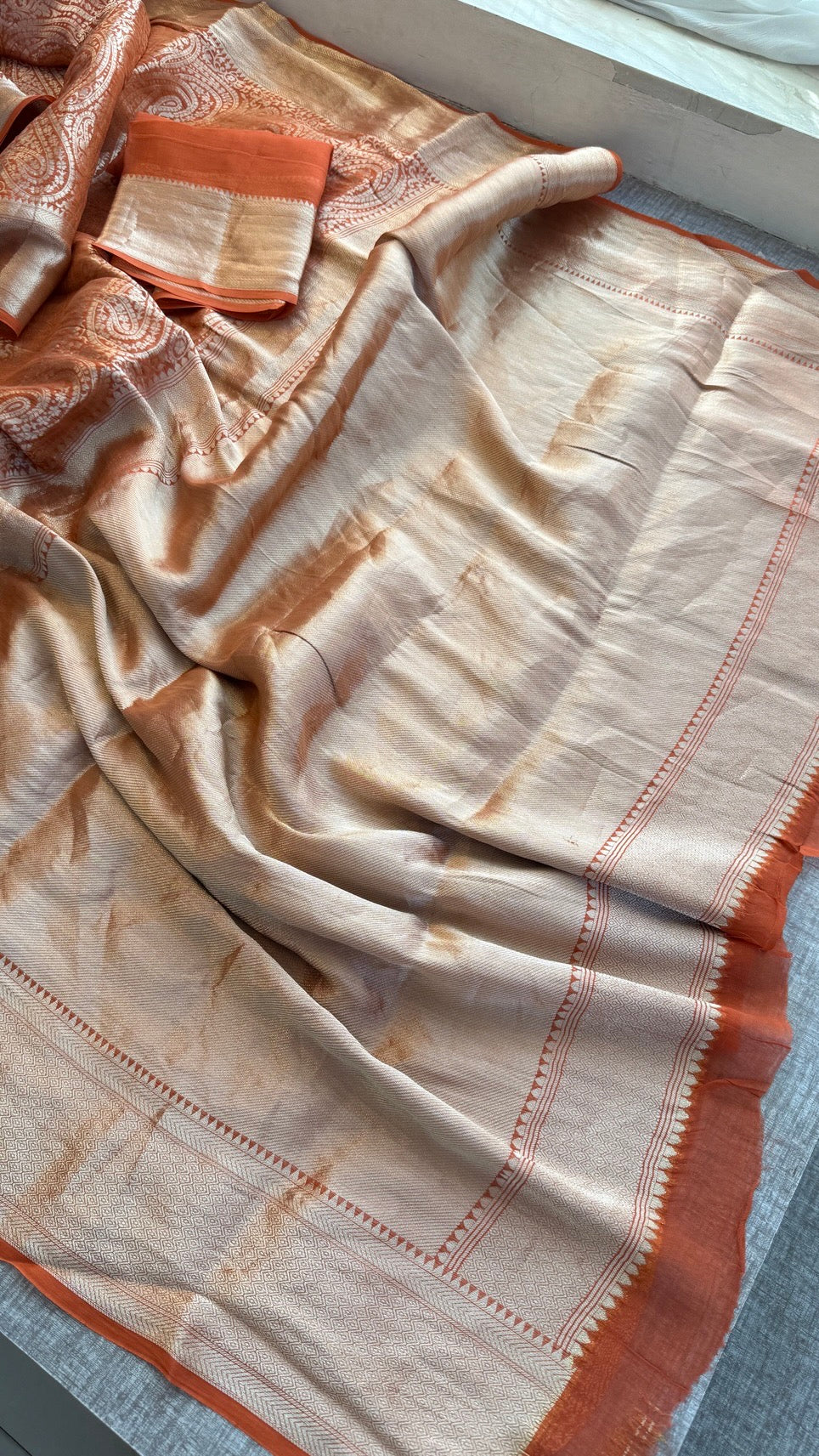 Khaddi Georgette Banarasi Weaving Saree with Elegant Zari Border – Soft Festive Drape