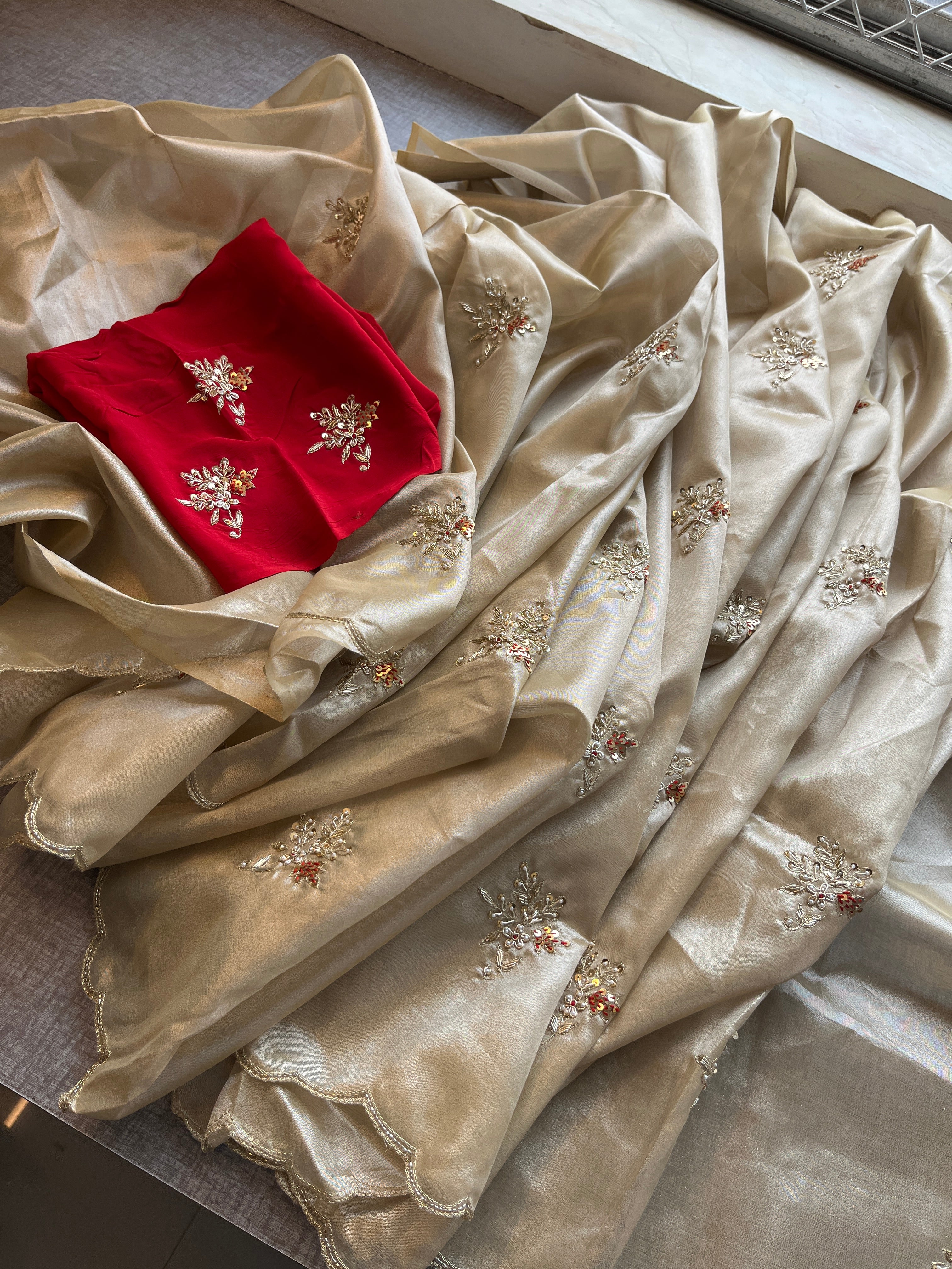 Tissue Silk Saree with Heavy Pallu
