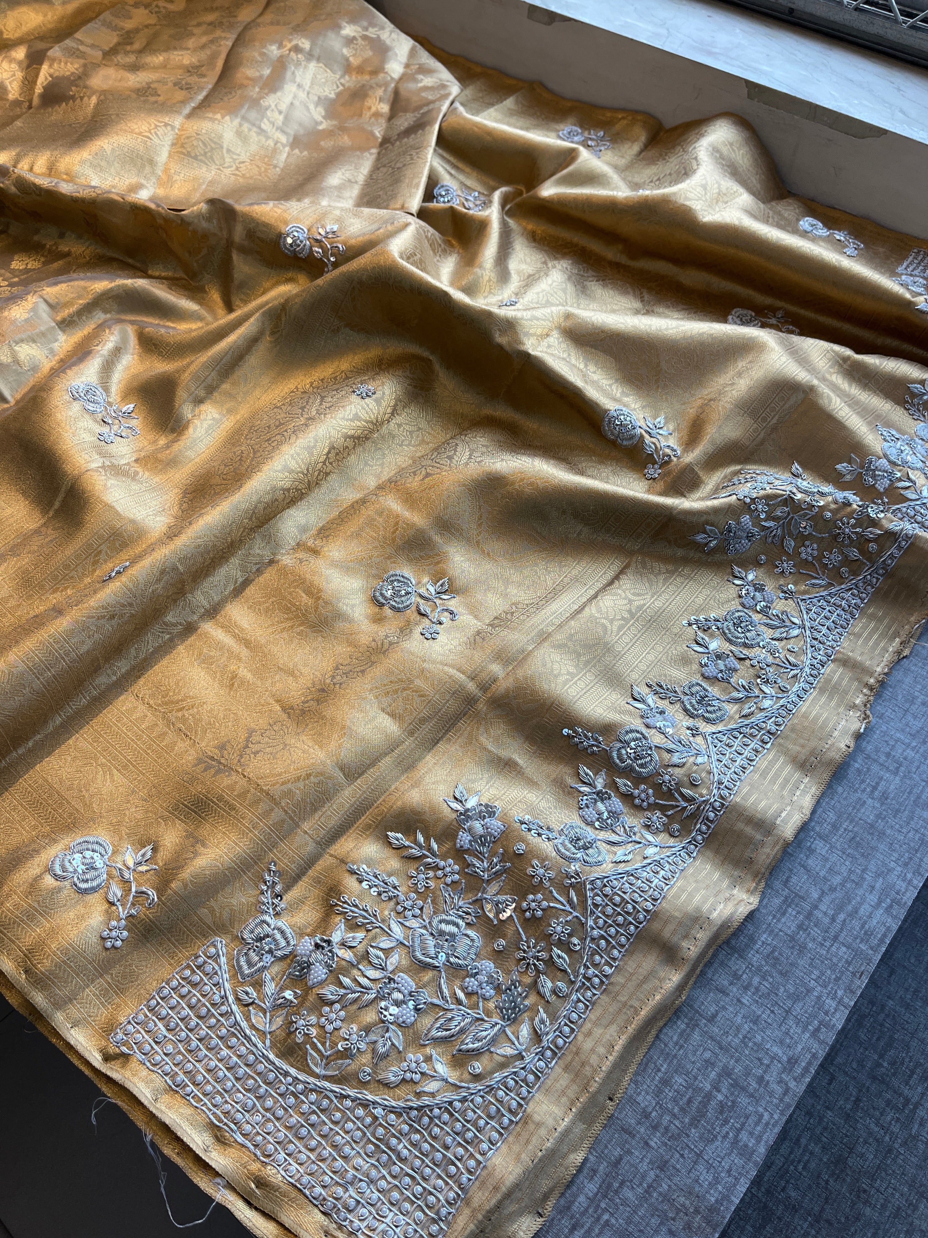 Pure Tissue Handloom Silk with Heavy Pallu