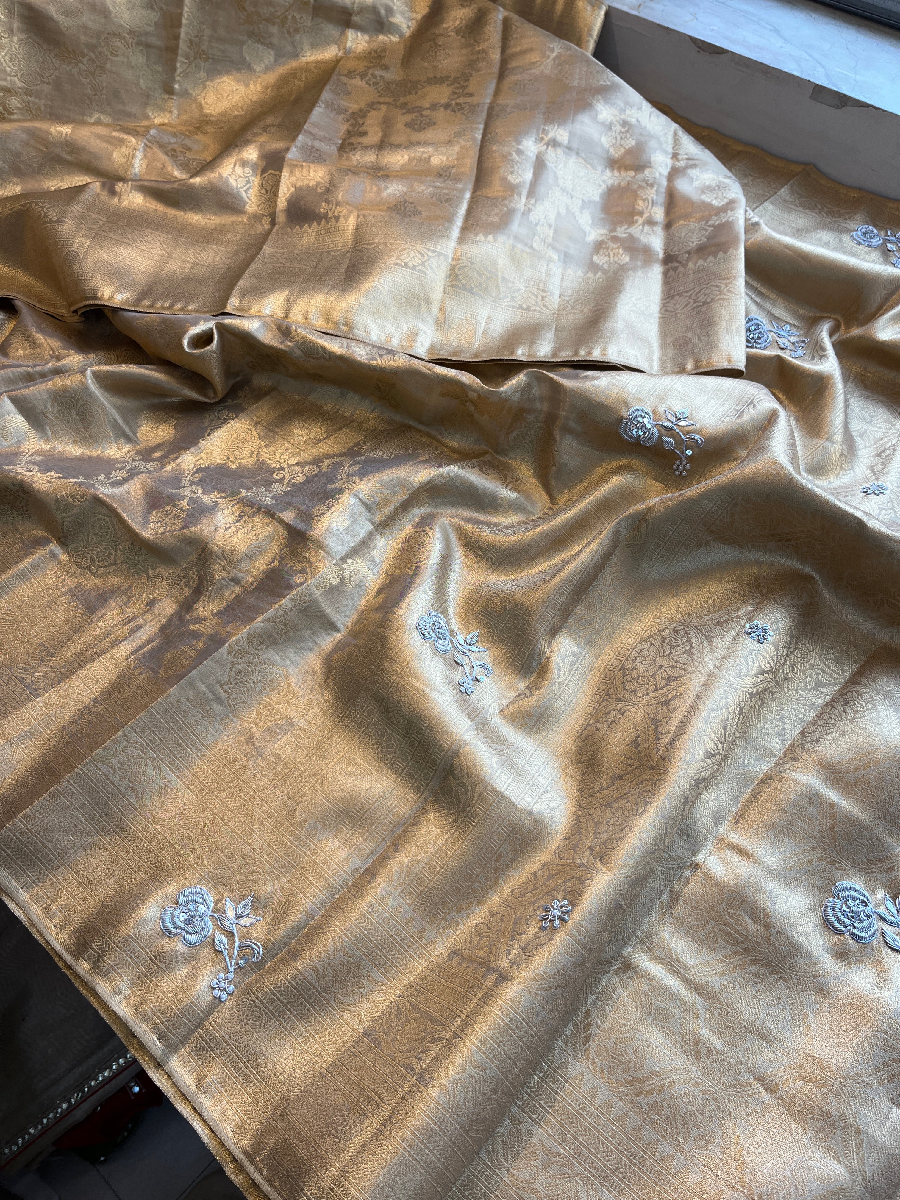 Pure Tissue Handloom Silk with Heavy Pallu