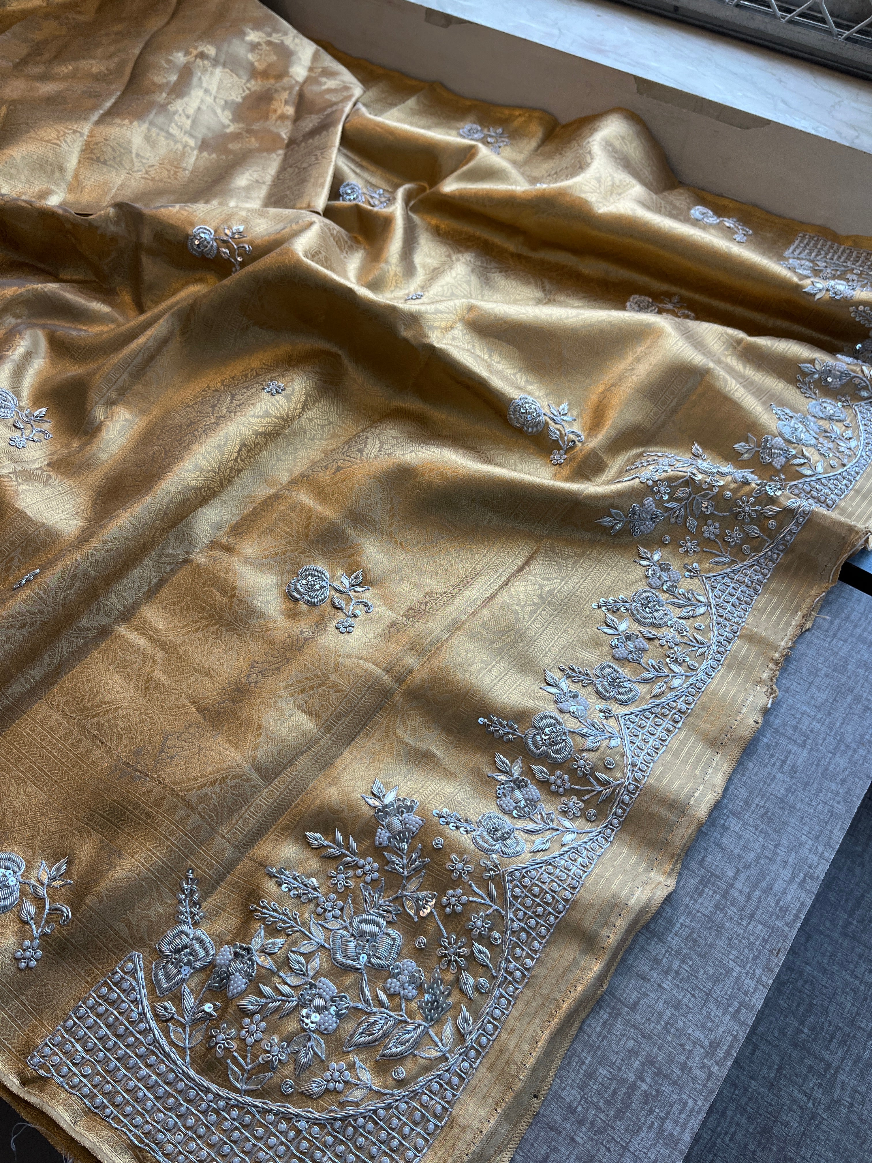Pure Tissue Handloom Silk with Heavy Pallu